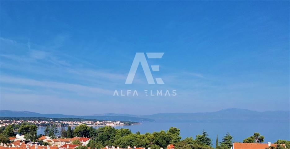 Malinska, Mediterranean house with five apartments 100 m from the sea!! ID 98