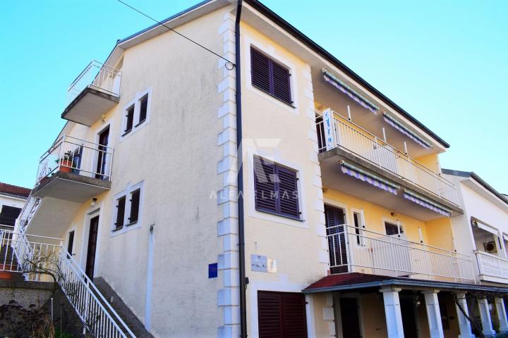 Malinska, okolica, obiteljska kuća sa sedam apartmana! ID 181