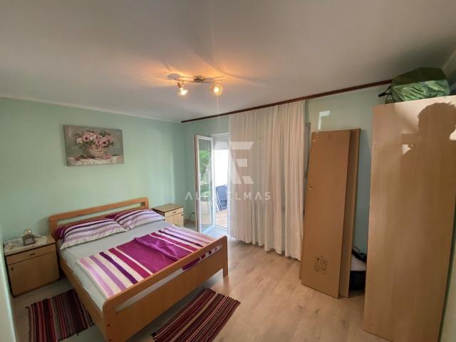 Malinska, okolica, dvojna kuća sa 5 apartmana! ID 266 