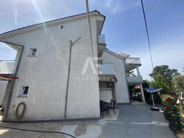 Malinska, okolica, dvojna kuća sa 5 apartmana! ID 266 