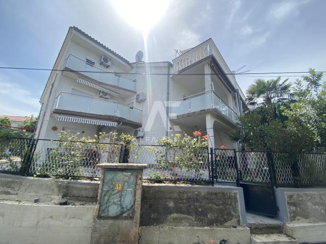 Malinska, okolica, dvojna kuća sa 5 apartmana! ID 266 