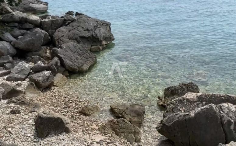 Stara Baška, Baugrundstück in erster Reihe zum Meer! ID 517