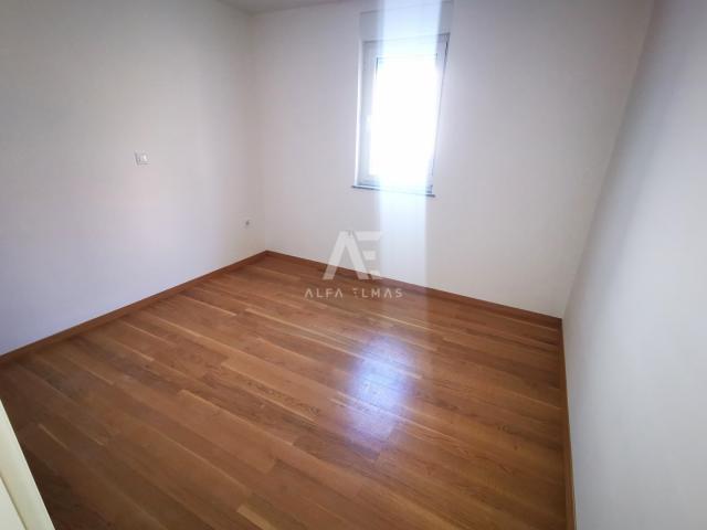 Apartment in Malinska with a garden and parking! ID 556