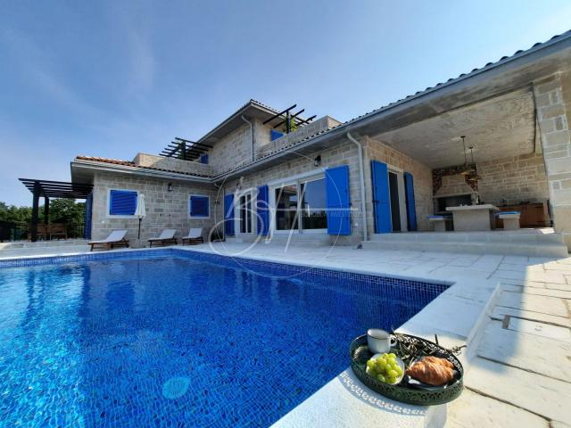 Charmante Villa mit privatem Pool