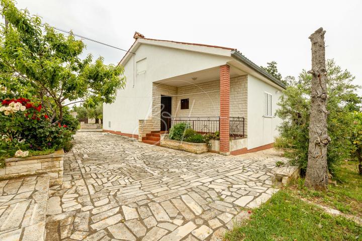 Langzeitmiete eines Hauses in ruhiger Umgebung mit wunderschönem Blick auf das Meer