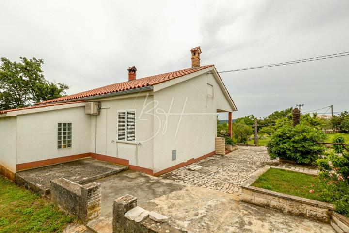 Langzeitmiete eines Hauses in ruhiger Umgebung mit wunderschönem Blick auf das Meer