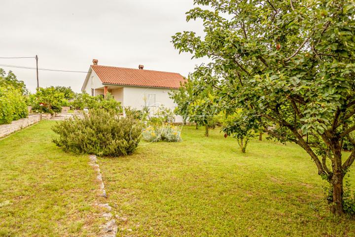 Langzeitmiete eines Hauses in ruhiger Umgebung mit wunderschönem Blick auf das Meer