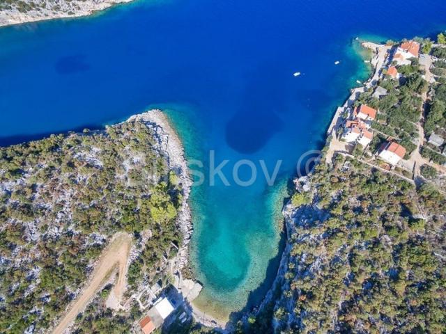 Hvar, Gdinj - građevinsko zemljište 1. red do mora