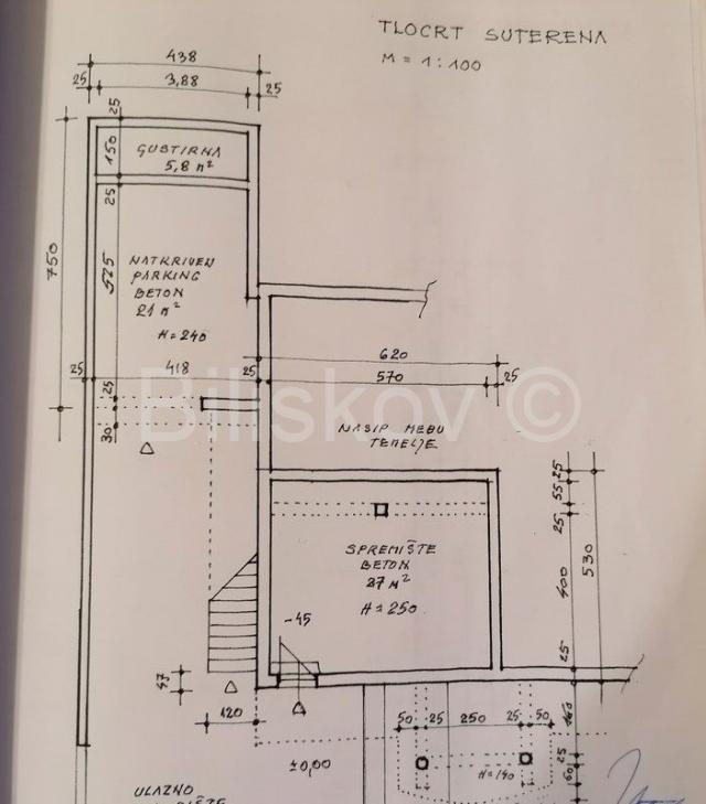 Hvar kuća sa 8 apartmana, 500 m2 stambeno, parking, garaža