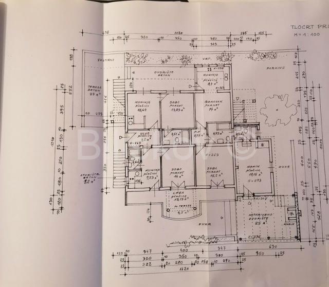 Hvar kuća sa 8 apartmana, 500 m2 stambeno, parking, garaža