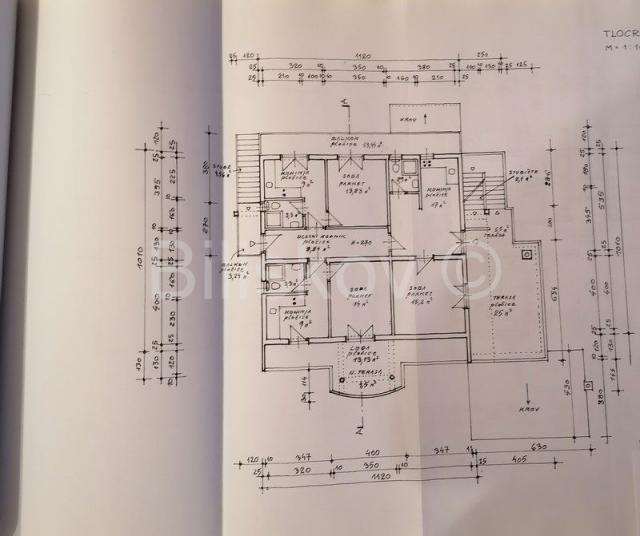 Hvar kuća sa 8 apartmana, 500 m2 stambeno, parking, garaža