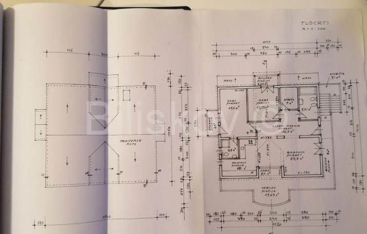 Hvar kuća sa 8 apartmana, 500 m2 stambeno, parking, garaža