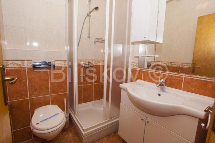 Drvenik, apartmanska zgrada s 14 jedinica