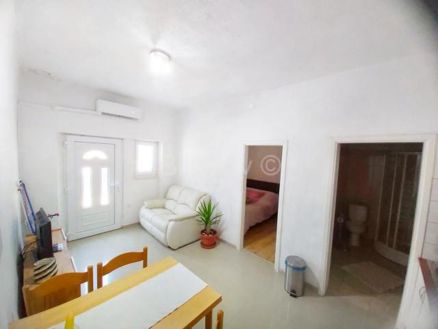 Korčula, južna strana, prodaja, kuća, 5 apartmana, 1. red