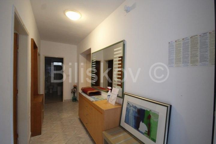 Makarska, centar, prodaja, dio kuće, 4 apartmana