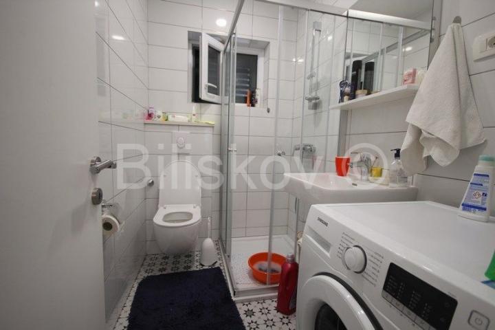 Makarska, centar, prodaja, dio kuće, 4 apartmana