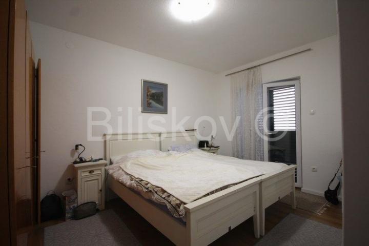 Makarska, centar, prodaja, dio kuće, 4 apartmana