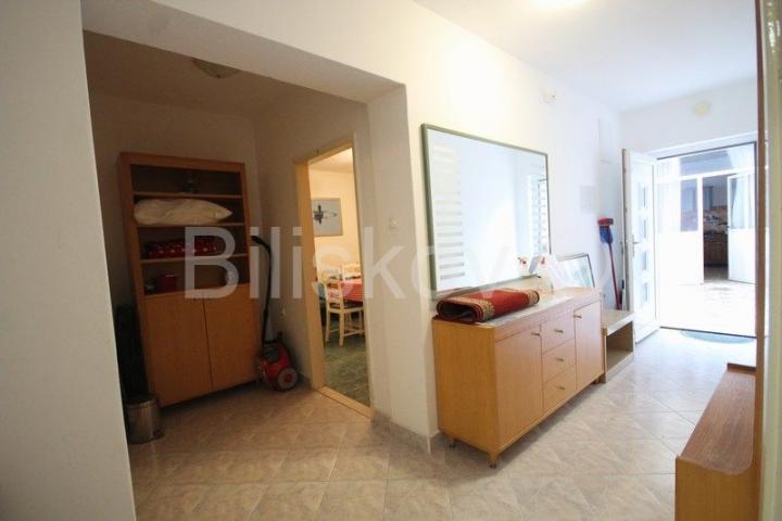 Makarska, centar, prodaja, dio kuće, 4 apartmana