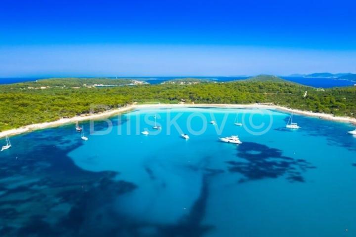 Dugi otok, Soline, prodaja zemljište 5000m2, 90m od mora