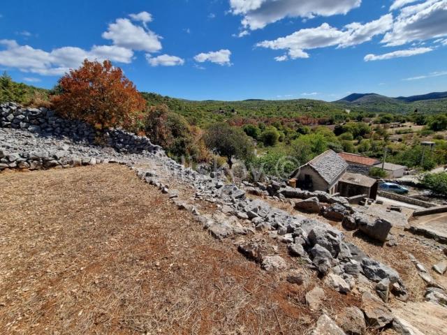 Primošten - zaleđe, ruševna kamena kuća, prodaja