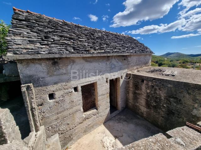 Primošten - zaleđe, ruševna kamena kuća, prodaja