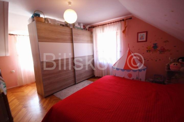 Split, Varoš, 2 stana 90 m2 i dvorište 87 m2