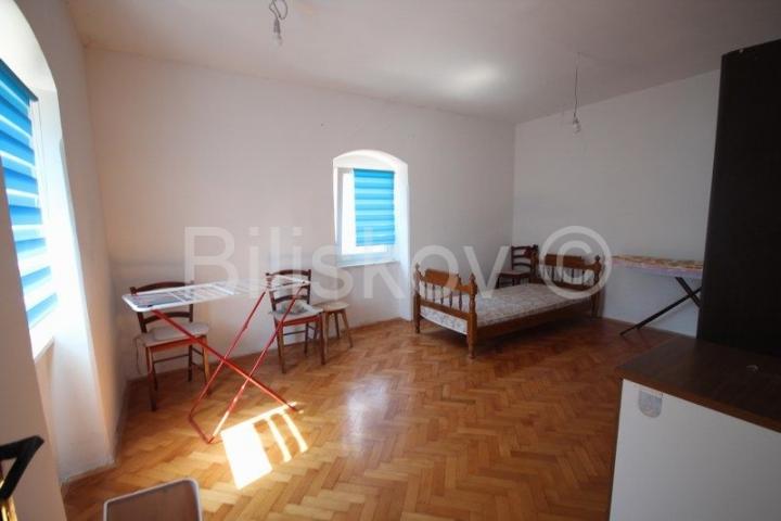 Split, Varoš, 2 stana 90 m2 i dvorište 87 m2