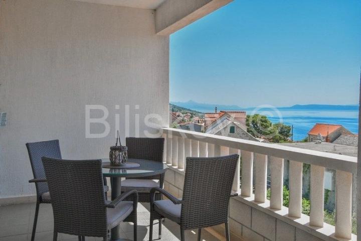 Bol, Brač - dvojna apartmanska kuća