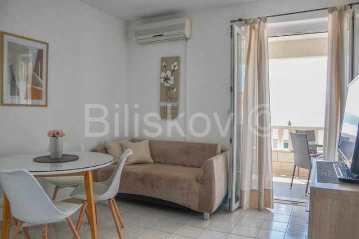 Bol, Brač - dvojna apartmanska kuća