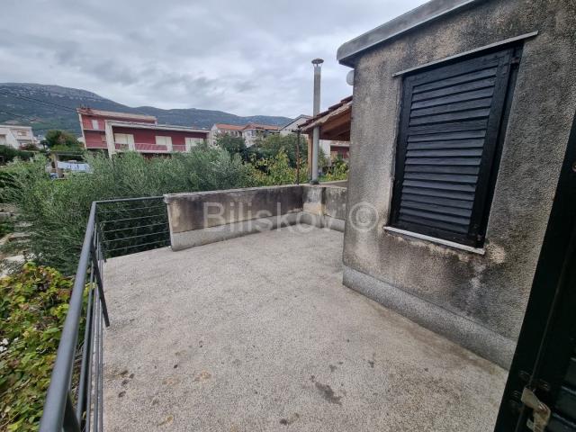 Prodaja, Kaštel Stari, trosoban stan, potrebna renovacija