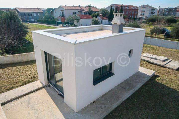 Kaštel Lukšić, obiteljska villa u izgradnji, prodaja