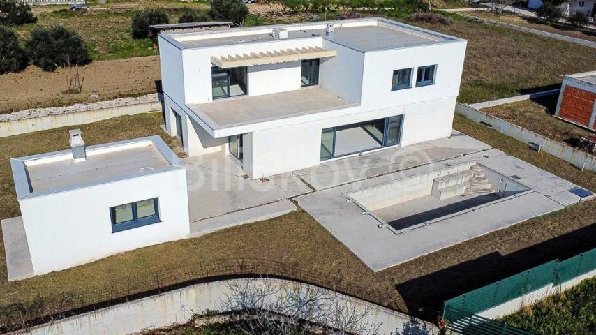 Kaštel Lukšić, obiteljska villa u izgradnji, prodaja