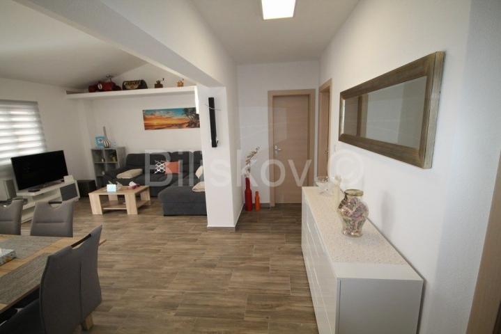 Kaštel Stari, kuća s 4 stana, 416m2, prodaja