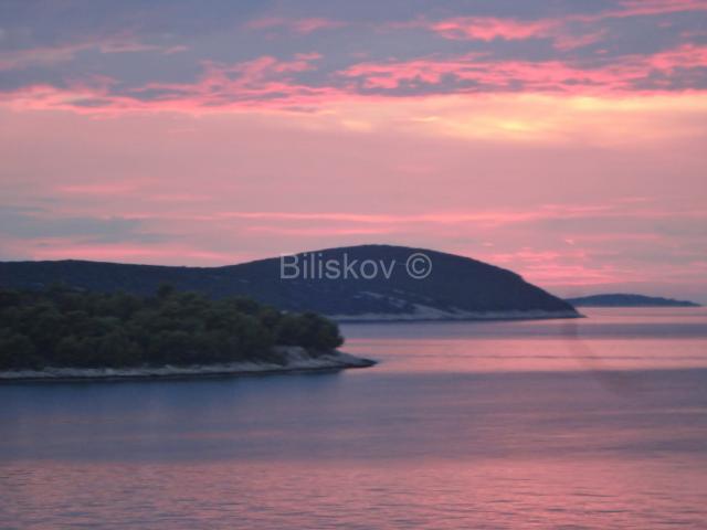 Šolta, prodaja kuća, 5 stanova, 40m od mora