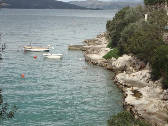 Šolta, prodaja kuća, 5 stanova, 40m od mora