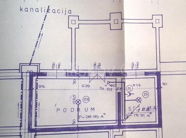 Šalata, Zelenjak, velika obiteljska kuća 500m2