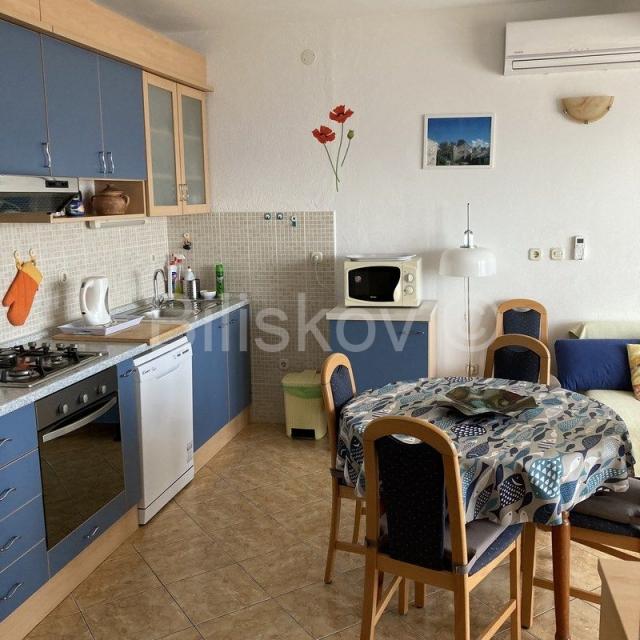 Omiška rivijera, Ruskamen - apartmanska kuća