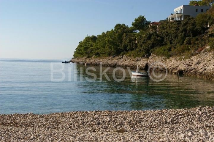 Korčula 1. red moderna vila s bazenom, vez za brod, prodaja