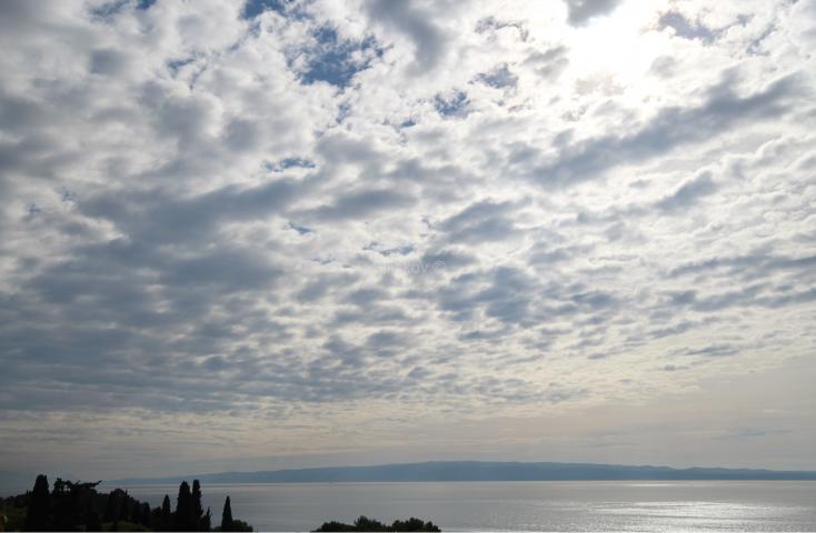 Split, Meje- kuća sa 3 stana i poslovnim prostorom, 1236m2