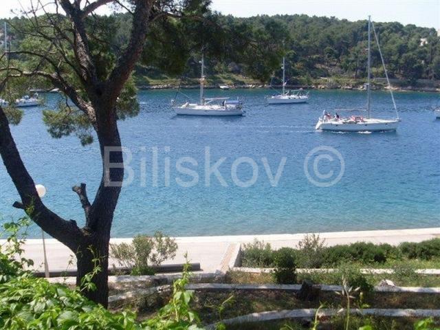 Brač, Milna, samostojeća kuća 5 m od mora