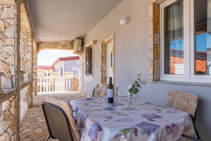 Apartmanska kuća sa 6 apartmana