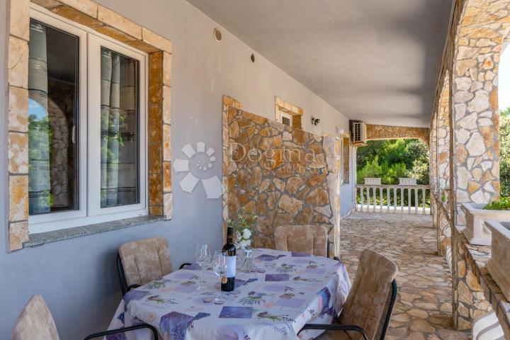 Apartmanska kuća sa 6 apartmana