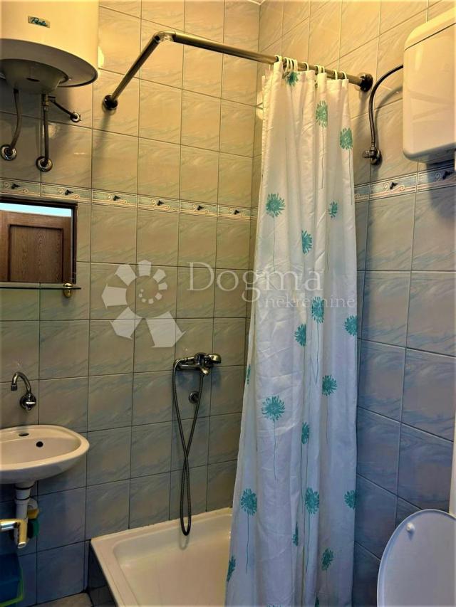 Samostojeća kuća sa 7 studio apartmana