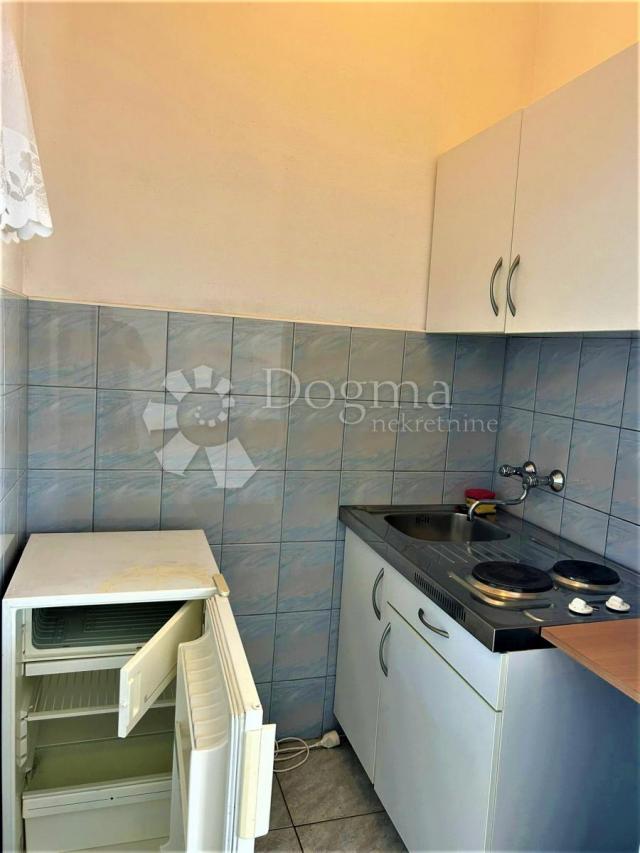 Samostojeća kuća sa 7 studio apartmana