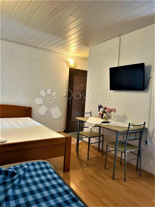 Samostojeća kuća sa 7 studio apartmana