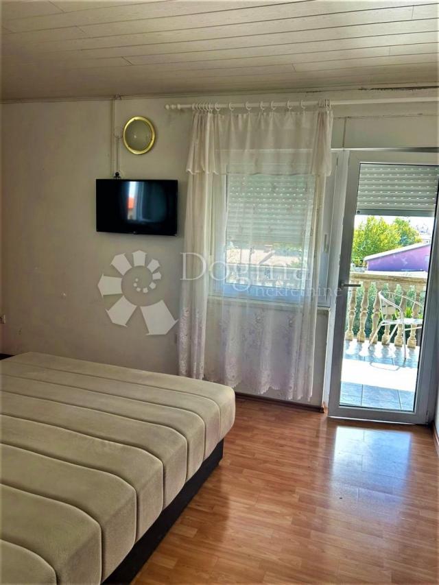 Samostojeća kuća sa 7 studio apartmana