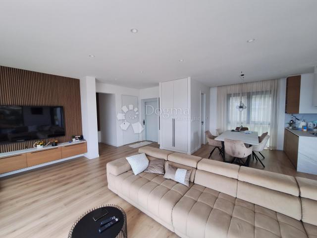 Opatija luksuzni penthouse sa bazenom 