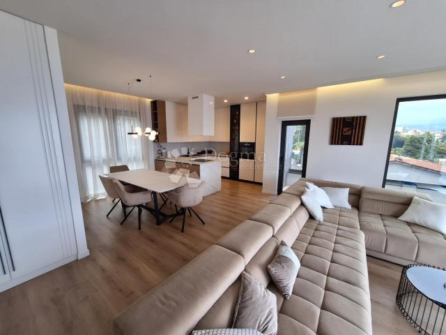 Opatija luksuzni penthouse sa bazenom 