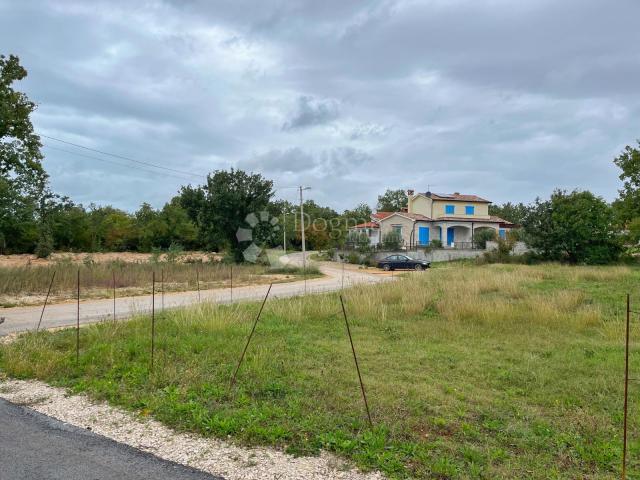 FAMILY LAND IN POREČ 849 m²