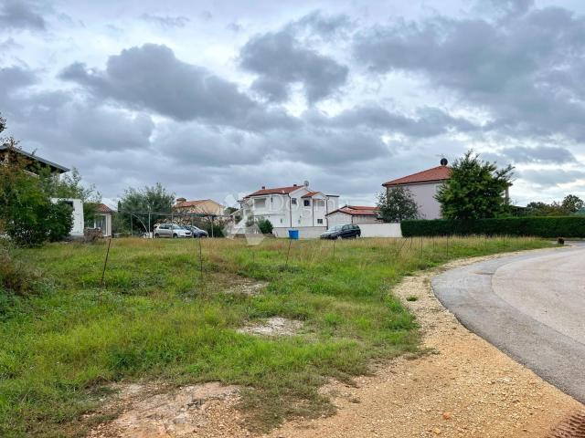 FAMILY LAND IN POREČ 849 m²